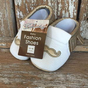 NWT ITAAR BABY MOCCASINS- Size 12/18 months